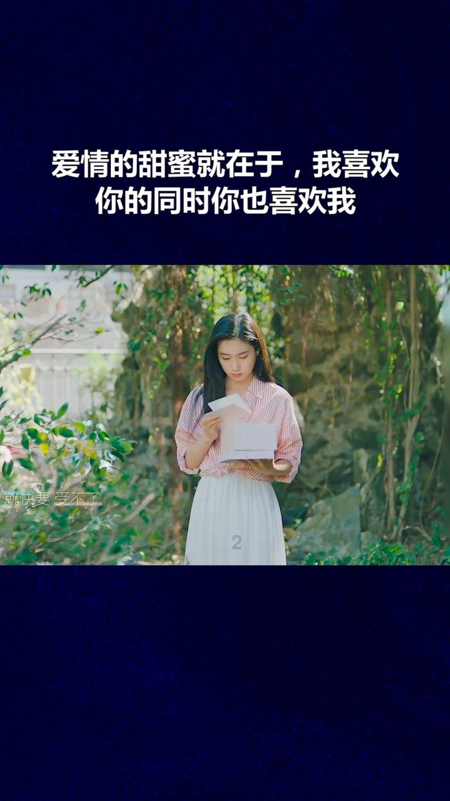 花群中的女孩